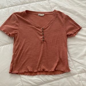 Cute crop top in great condition. Looks almost new